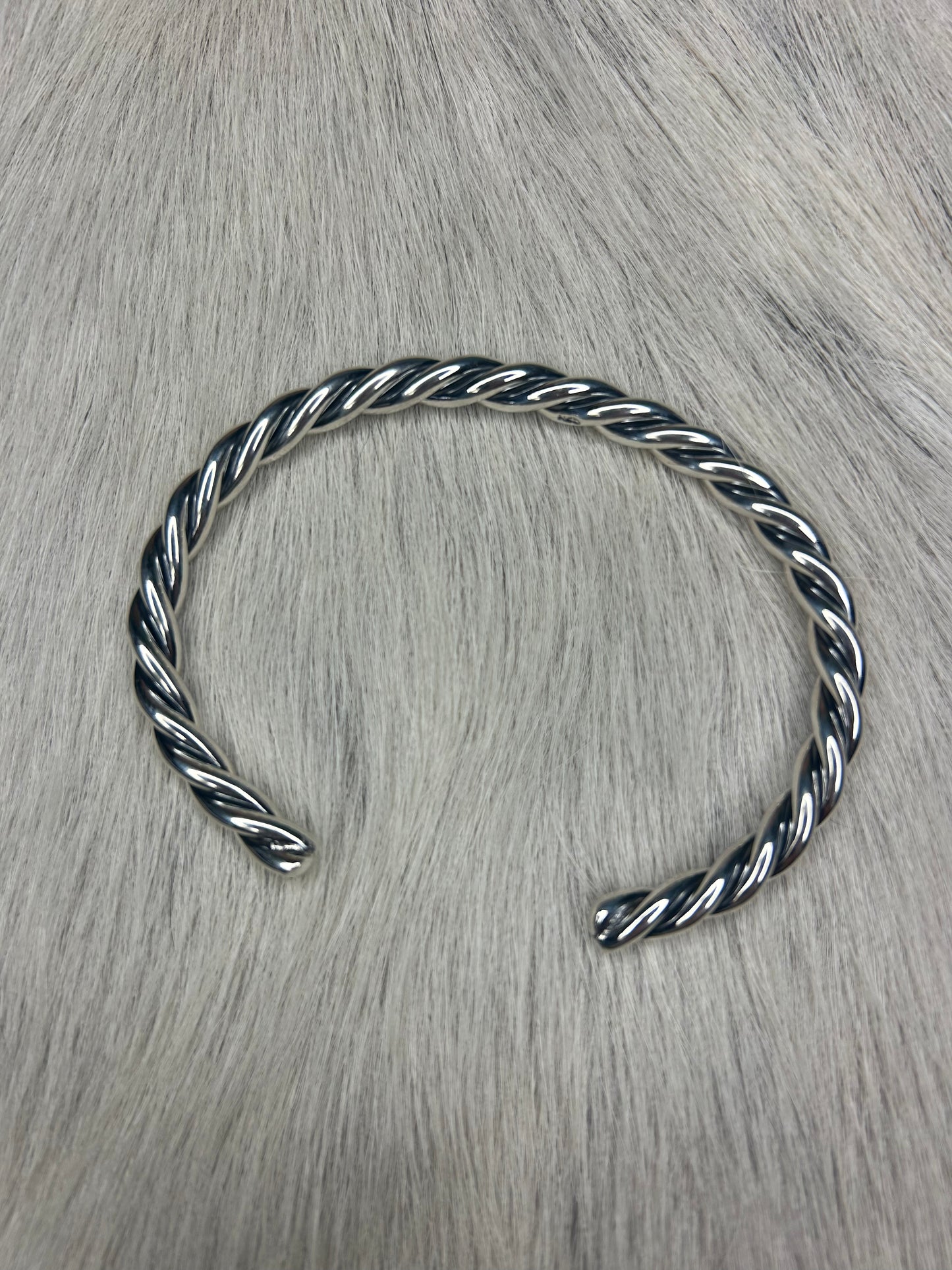 Thick Twist Cuff