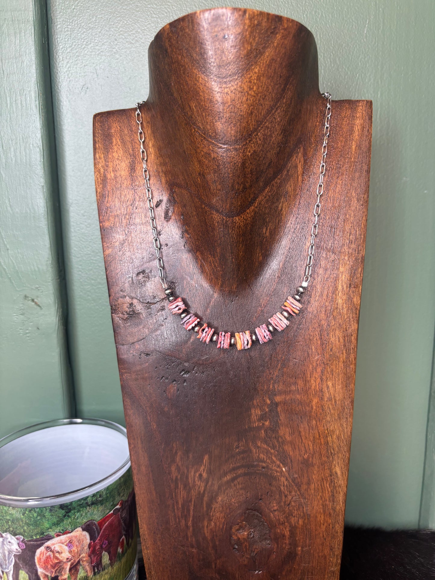 Extended Bar Royal Pectin Shell Necklace